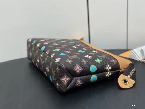 WIS LOUIS SOUPLE-32*21*8CM POCHETTE VOYAGE VUITTON 0531